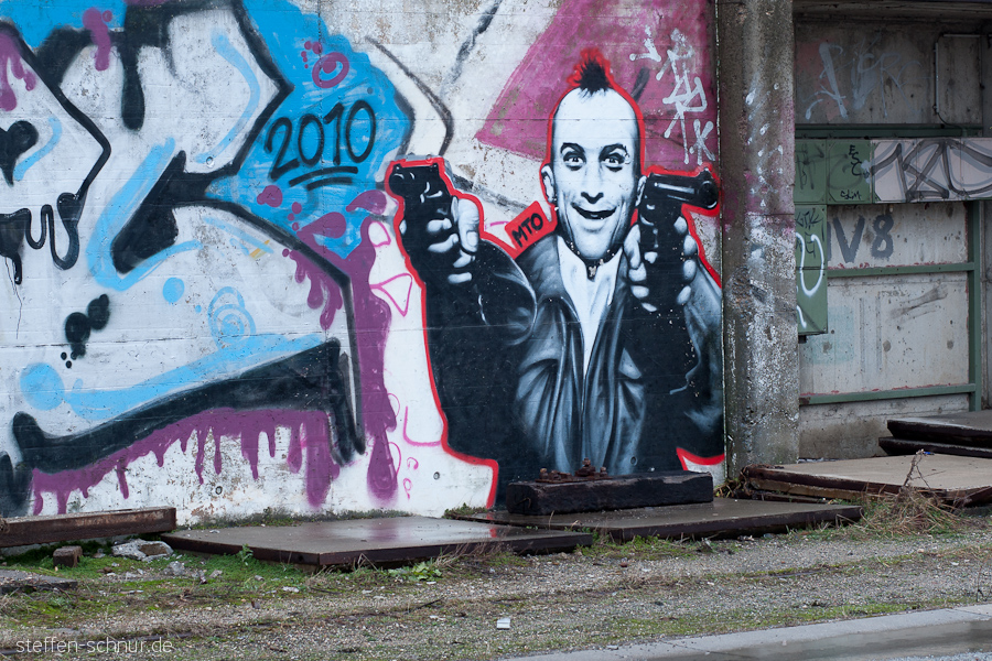 Stralauer Allee
 Friedrichshain
 Berlin
 Germany
 graffito
 art
 streetart
