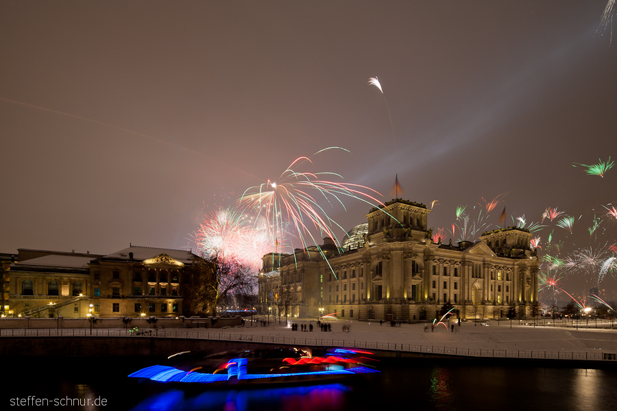 Reichstag building
 fireworks
 ship
 New Year's Eve
 Spree
 Reichstagsufer
 Platz der Republik
