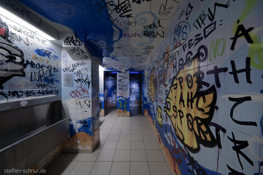 toilet
 Frankfurter Tor
 Friedrichshain
 Berlin
 Germany
 graffito
 art
