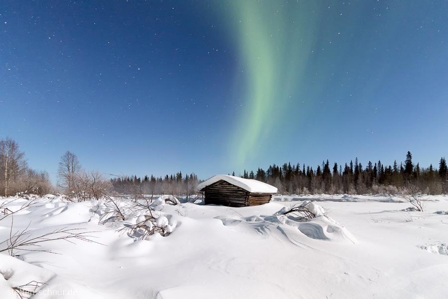 aurora borealis
 snow
 Lapland
 Finland
 cottage
 landscape
 winter
