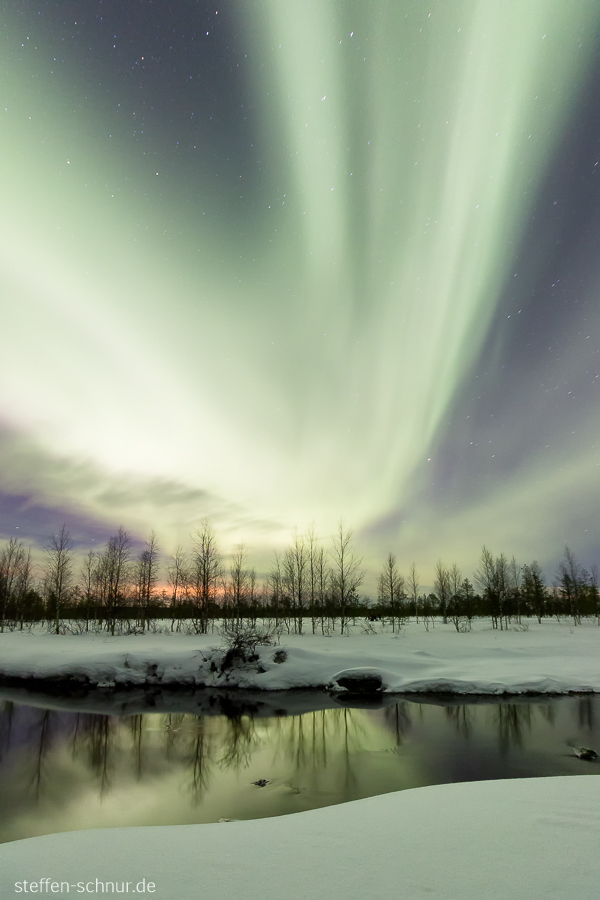 aurora borealis
 Polar Circle
 Lapland
 Finland
 river
 landscape
 mirroring
