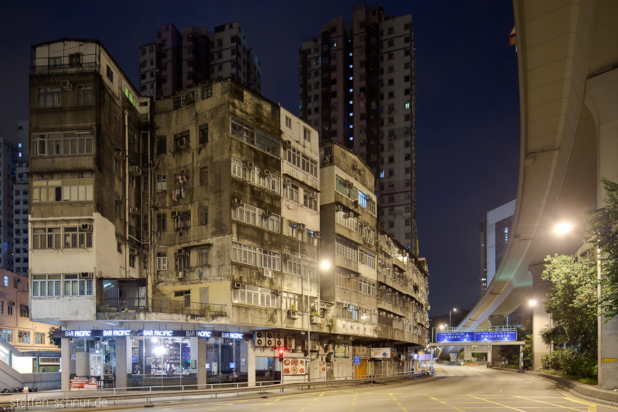 Parcific Bar
 highway
 Hong Kong
 China
 fusion from exposure bracketing
 apartment house
