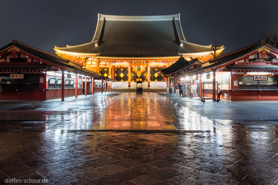 Tokyo
 Japan
 rain
 temple
