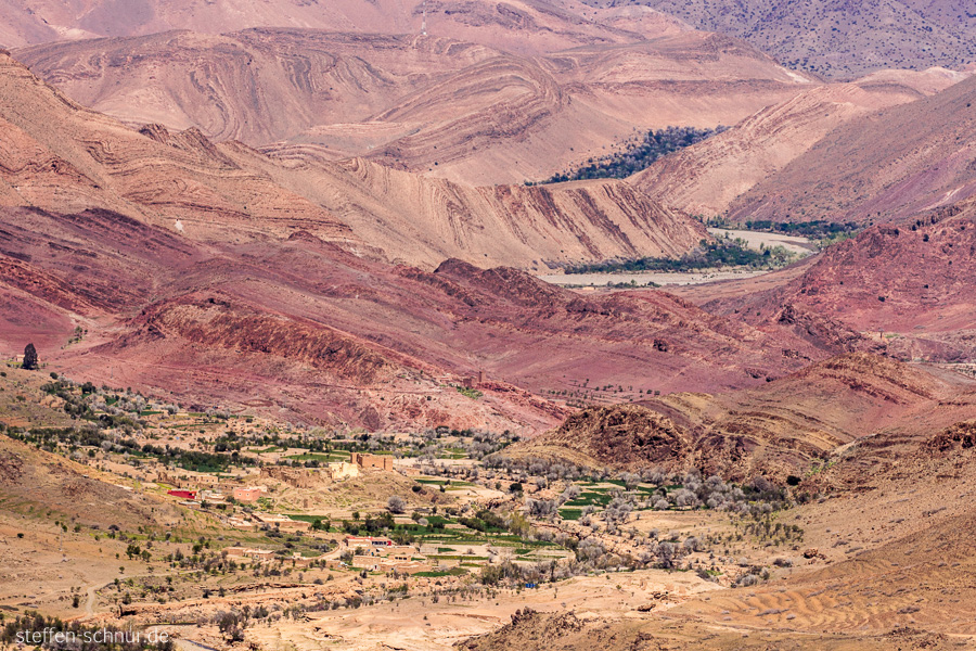 Morocco
 village
 valley
 red rock
