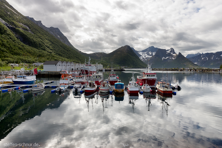 fishing boat
 Senja
 haven
 Norway
