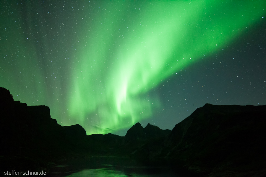 aurora borealis
 Moskenesoy
 mountain chain
 summit
 Lofoten
 Norway
 starry sky
