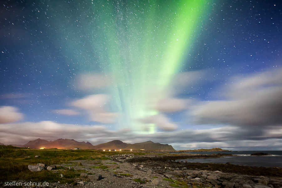 aurora borealis
 mountains
 Nordland
 North Sea
 coast
 Lofoten
 night
