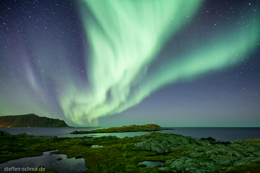 aurora borealis
 North Sea
 rock
 island
 lighthouse
 Lofoten
 night
