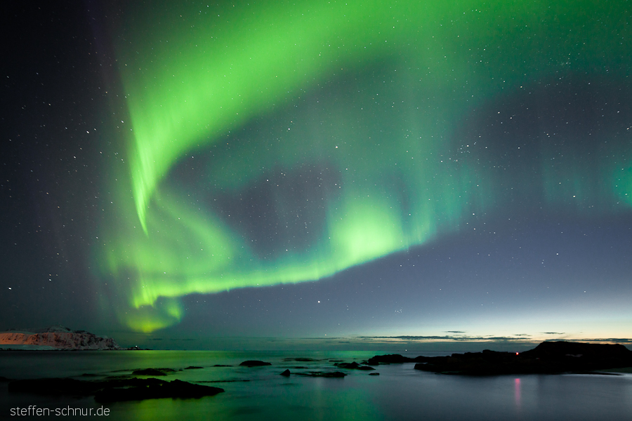rock
 Lofoten
 sea
 night
 Northern lights
 Norway
 aurora
