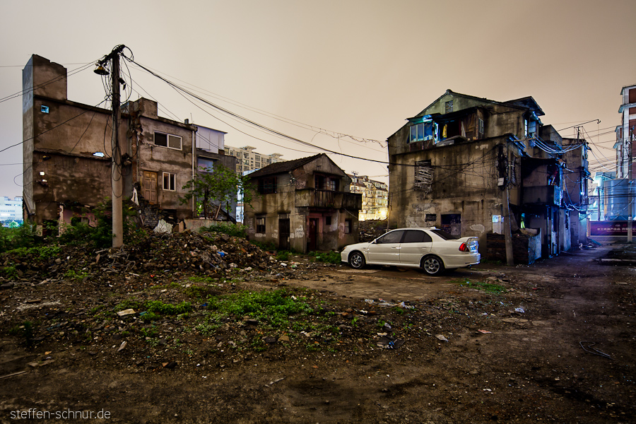 Shanghai
 China
 demolition
 car
 strommast
 houses
