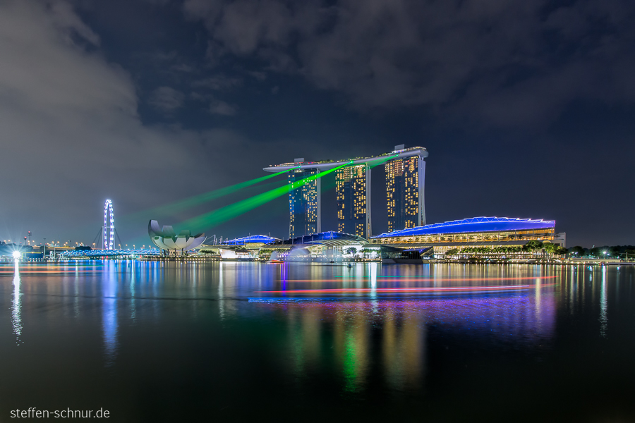 Marina Bay Sands
 Singapore
 laser
 light rays
