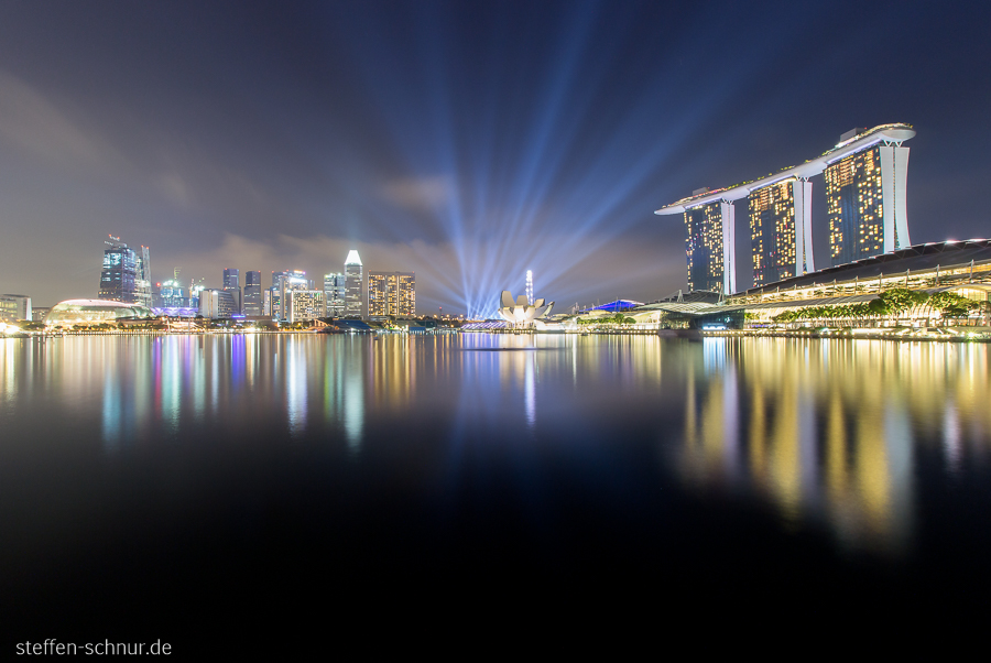 Marina Bay Sands
 city skyline
 Singapore
 light rays
